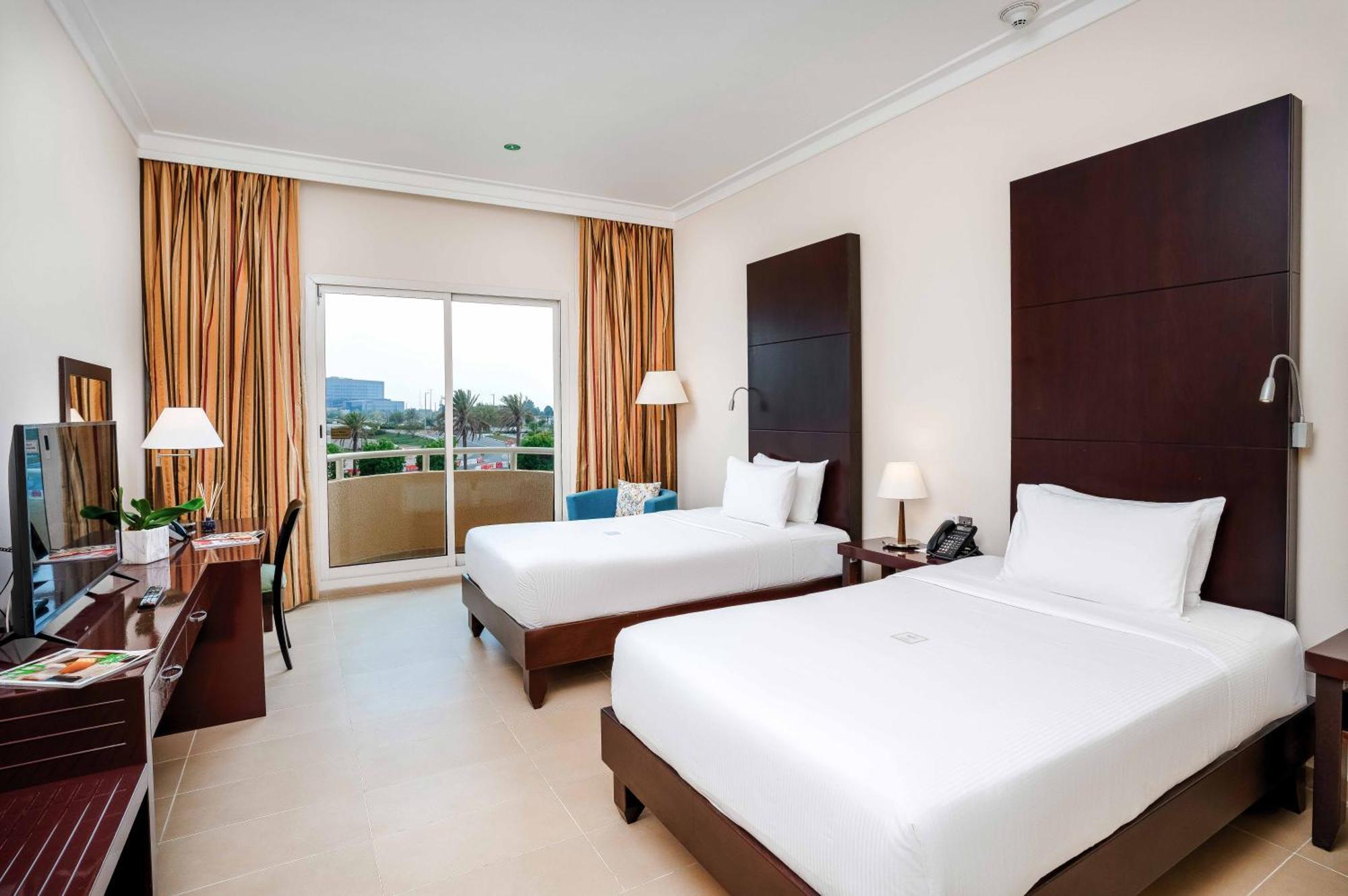 Metropolitan Al Mafraq Hotel Abu Dhabi Exterior foto