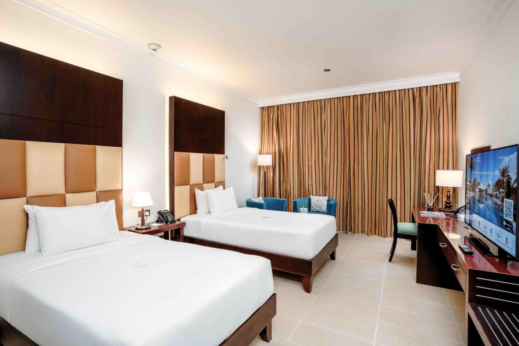 Metropolitan Al Mafraq Hotel Abu Dhabi Exterior foto