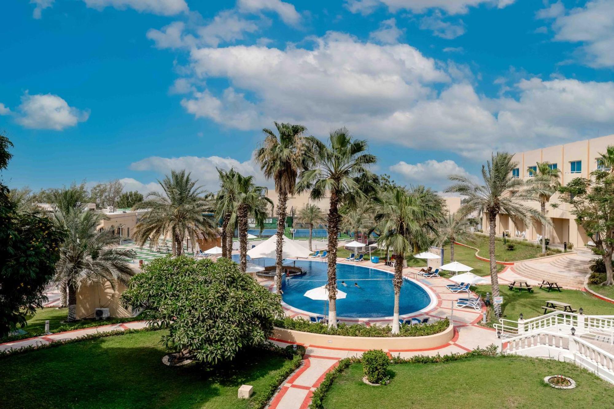 Metropolitan Al Mafraq Hotel Abu Dhabi Exterior foto