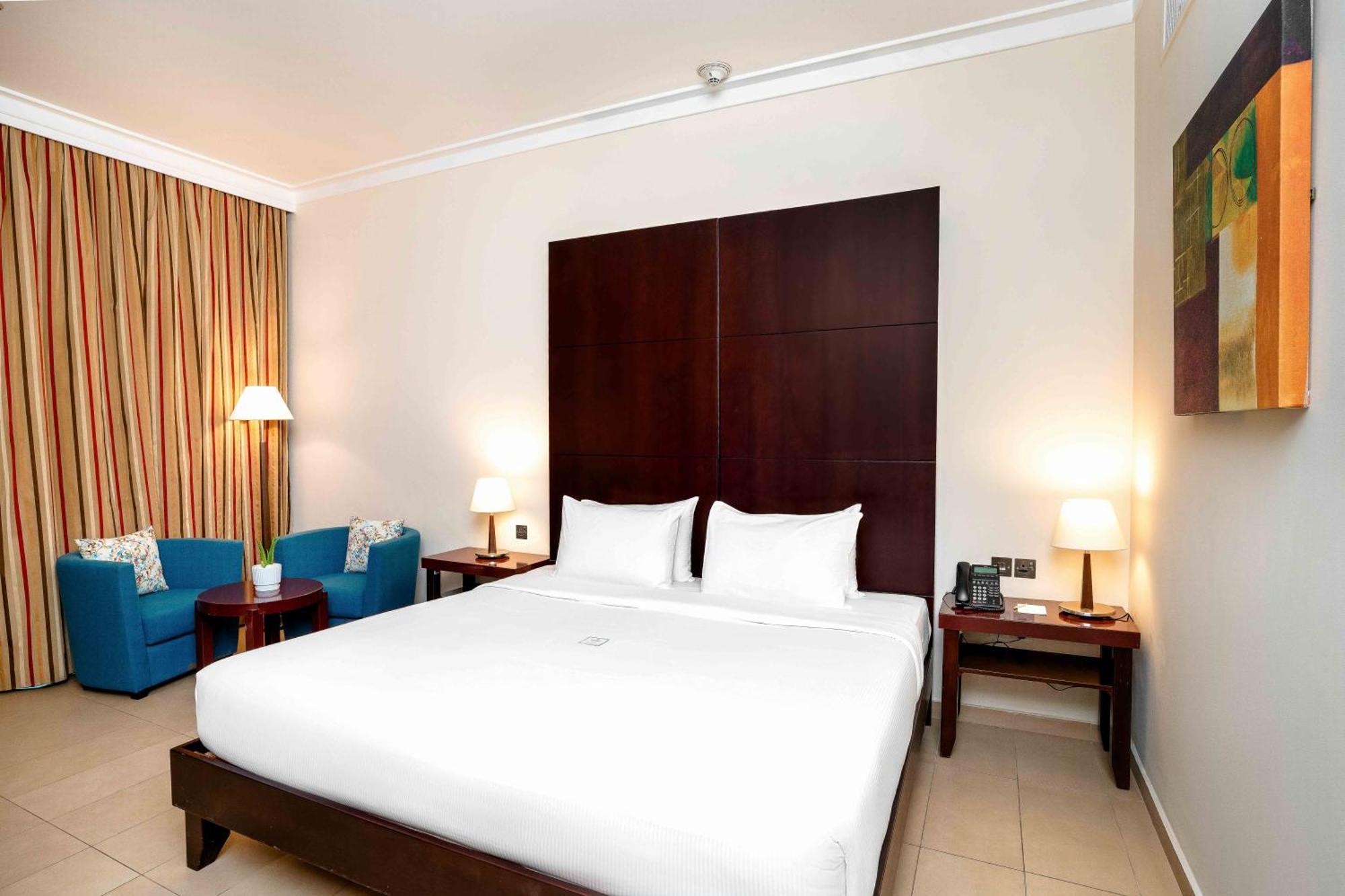 Metropolitan Al Mafraq Hotel Abu Dhabi Exterior foto
